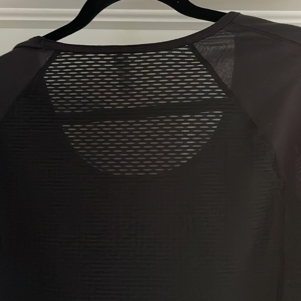 Under Armour long sleeve athletic top size large - Picture 6 of 6